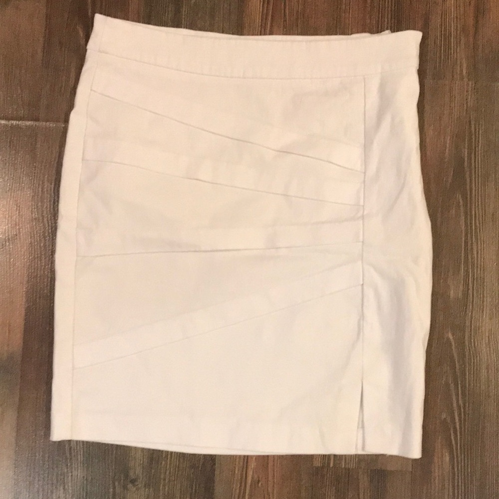 Fitted skirt
